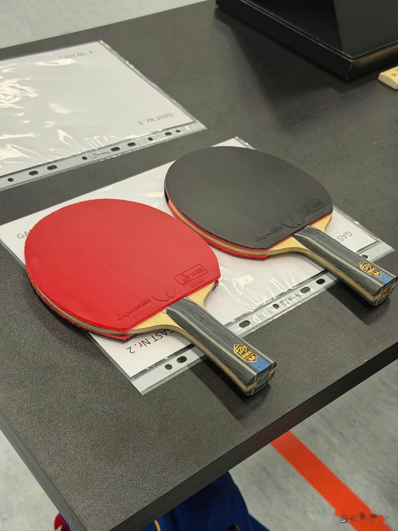 我们樊振东又做小实验了。现在开始用两面胶皮都是d09c。

东哥现在是各种又是新