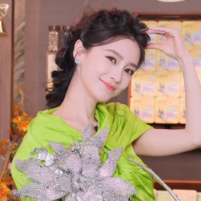 为啥有人直播间截图这么美[彩虹屁] ​​​