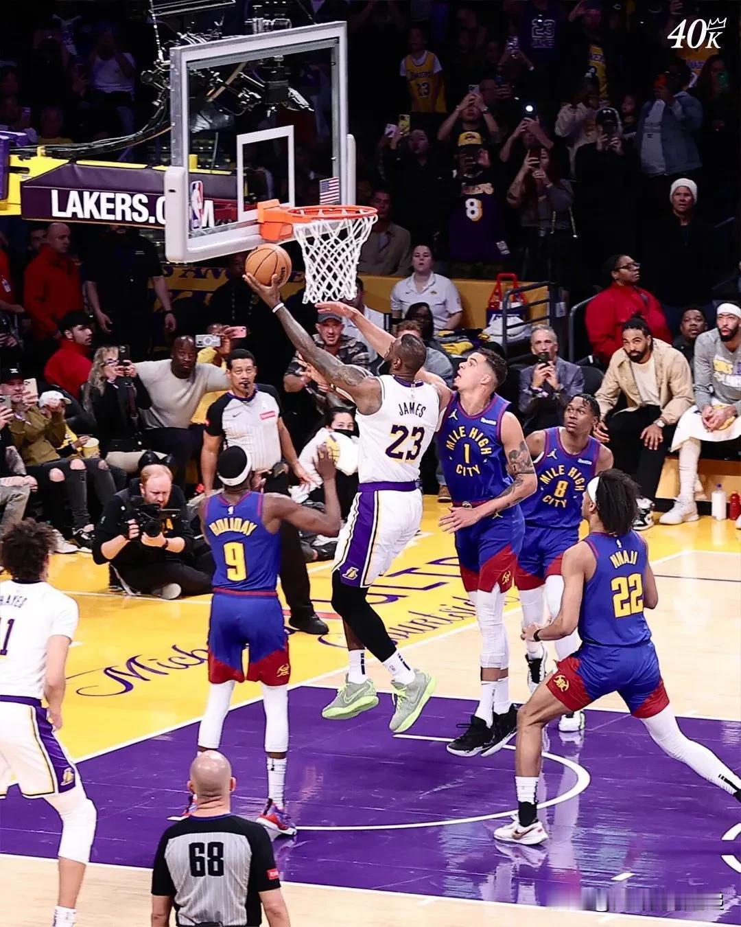 勒布朗詹姆斯作为湖人最高的投篮命中率和三分命中率

2024 — 54% FG 