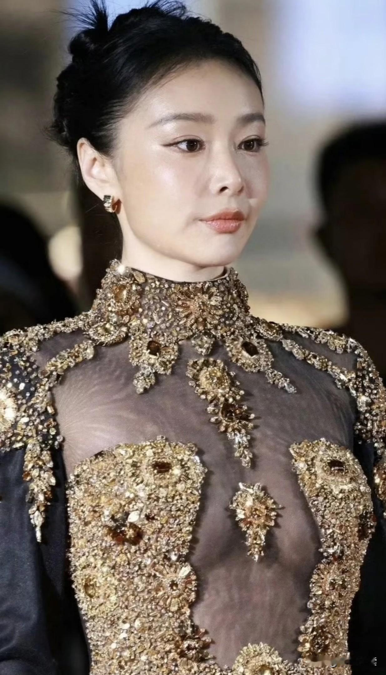 大哥的女人，满身尽带黄金甲！
