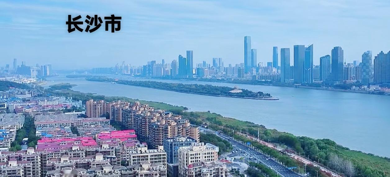 长沙市与武汉市的区别，说到长沙与武汉的区别，光城建的面貌真的太大了。就两点武汉要