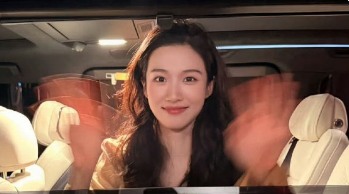 👋 