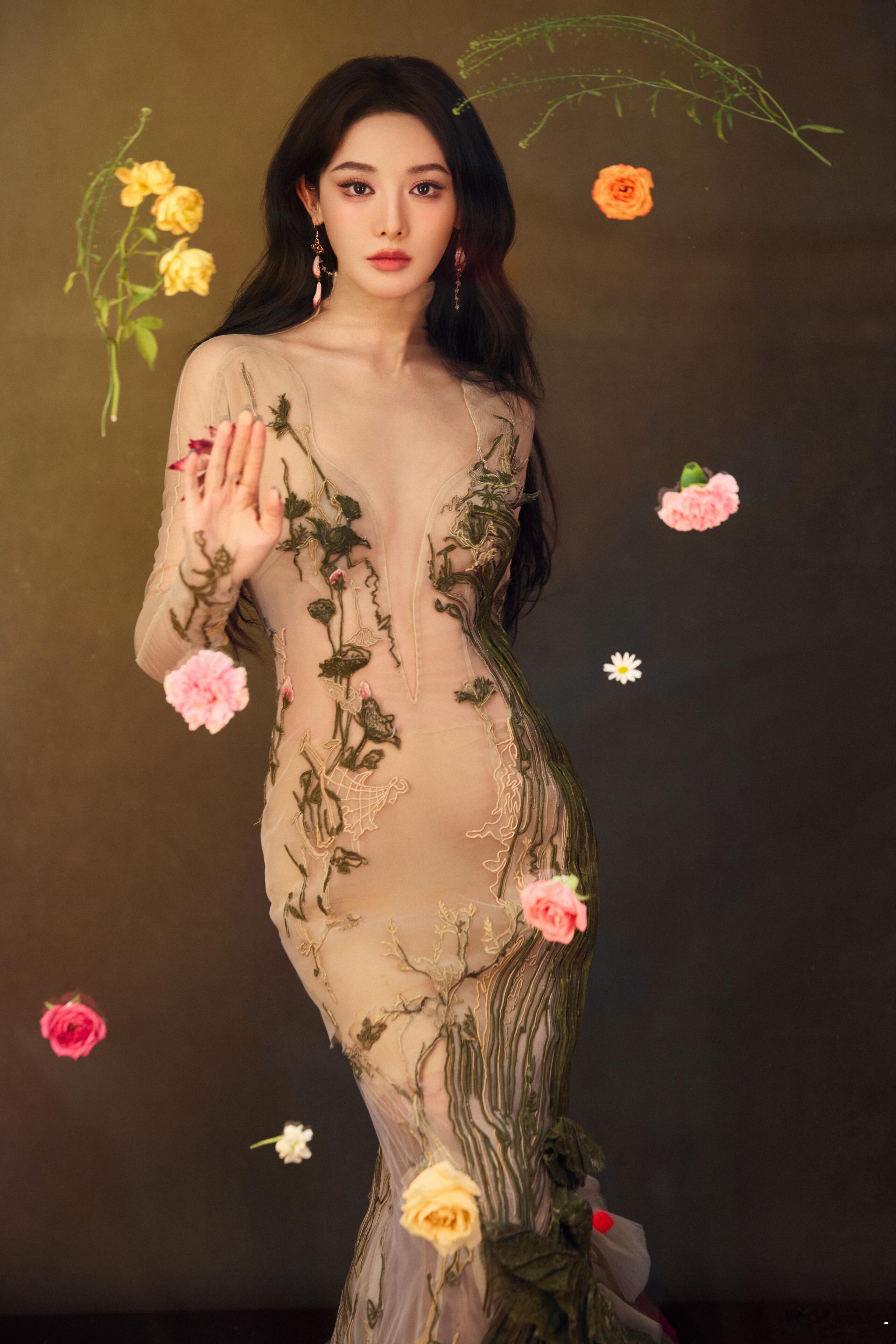 彭小苒这腰这腿这脸美得像一件会呼吸的艺术品。骨相与皮相精妙结合的脸是雕塑家最完美