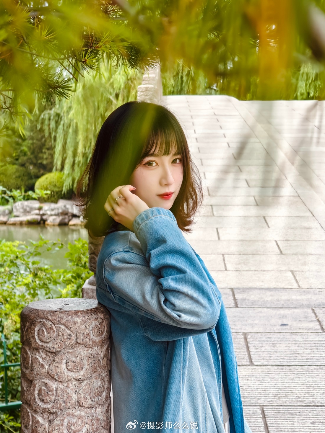 #FindX8氛围感抓拍神器#探索手机摄影的无限魅力。在光影交错的瞬间，具备强悍