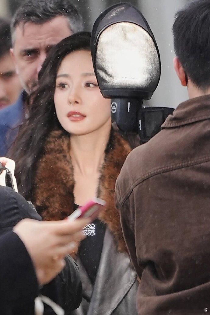 #杨幂唐嫣刘诗诗G社生图#85🌸杨幂、刘诗诗、唐嫣三位颜值好抗打，生图状态秒鲨