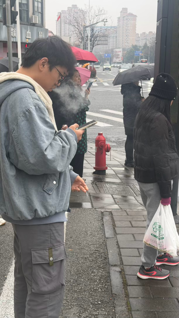 我的妈今天又被熏到了 