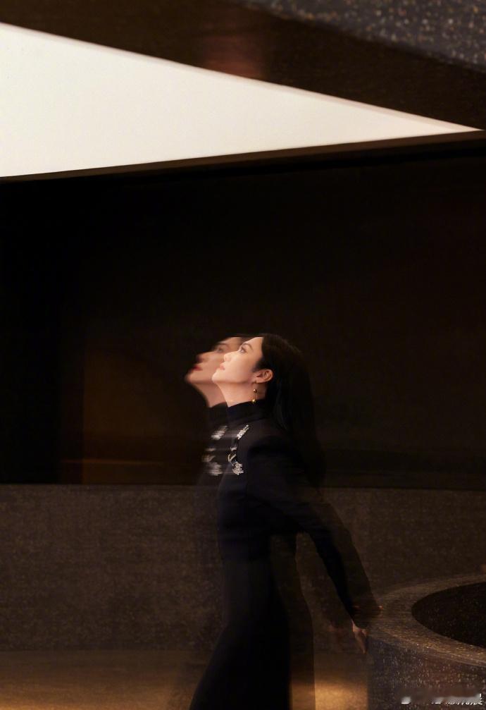 姚晨晒和刘亦菲惠英红贴贴合照  姚晨刘亦菲惠英红浓颜系同框 姐妹情+绝美颜值暴击