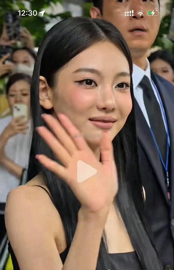 这是女团成员宁艺卓的站台大家觉得状态怎么样呢 ​​​