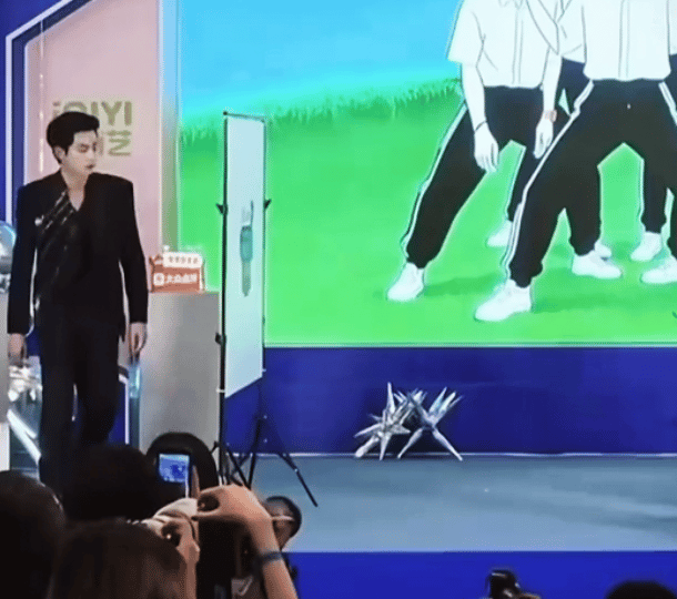 我不行了王鹤棣咋这个搞笑哈哈哈哈哈哈哈哈哈 