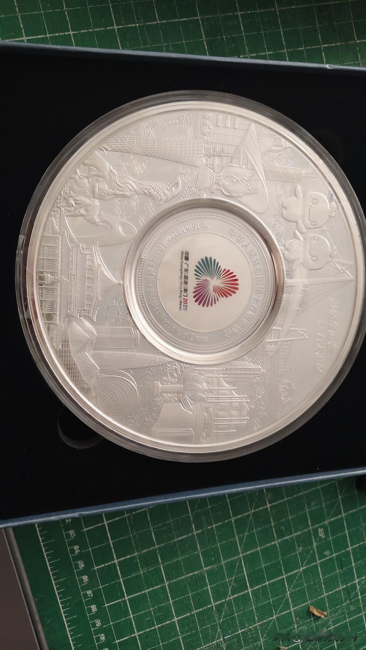 姐妹们
史上最大冤种来了
刚下单一天的20克白银装饰品花了近800元
合到了40