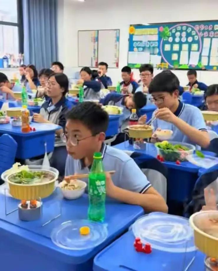 到底是刻在青春里的温柔还是扎在老师心里的一根刺！

安徽宣城郑老师，为了奖励学生