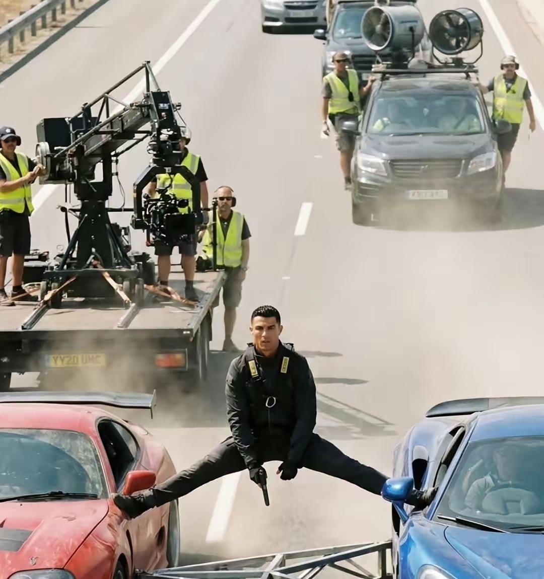 C罗进军好莱坞，
将在《速度与激情11》亮相！
导演还为他专门设计了几分钟的飙车