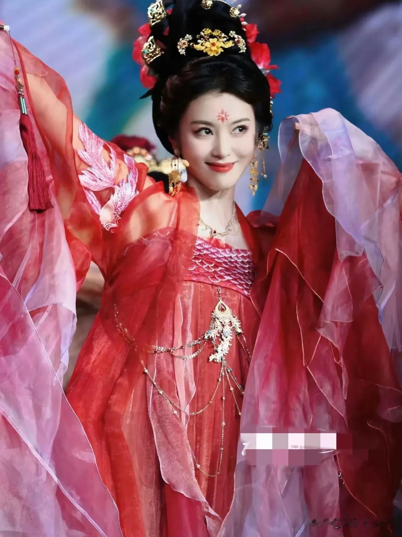 最近这个妹子真的是太火了，深受网友们的追捧，那是因为她的古装扮相太漂亮了，温婉大