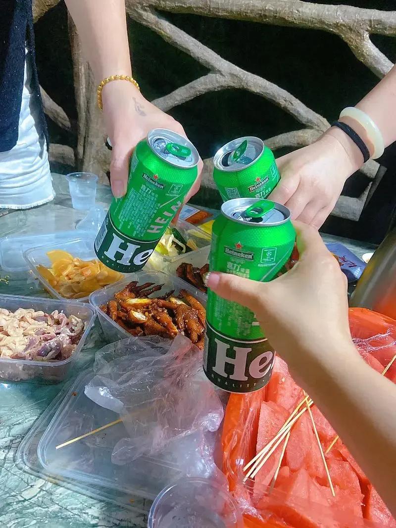 唉，我不是戒不了酒，而是戒不了和我喝了20年以上酒的这一票烂人。[捂脸][捂脸]