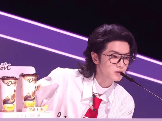 哈哈哈哈那英吐槽华晨宇赛程过半还没理解规则，华晨宇一撒娇“哎呀”那姐立马不说了，