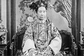 1908年，慈禧太后死后，李莲英便失去了最大的靠山，为慈禧守孝100天后，李莲英