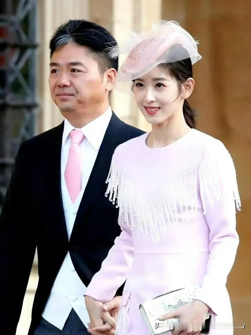 章泽天双胞胎儿子曝光！狠女人，不谈爱，想当年，刘强东搞出明州一夜后，就有预言家断