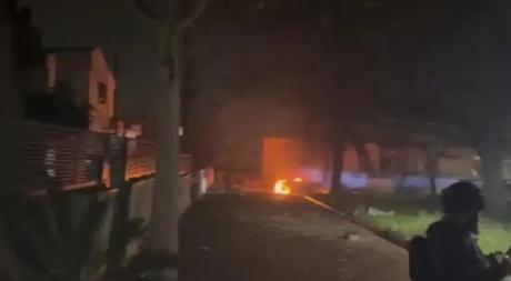 面对伊朗同归于尽打法，美军亮出王炸底牌：如果战败，就爆核武器。美国对伊朗的战争持