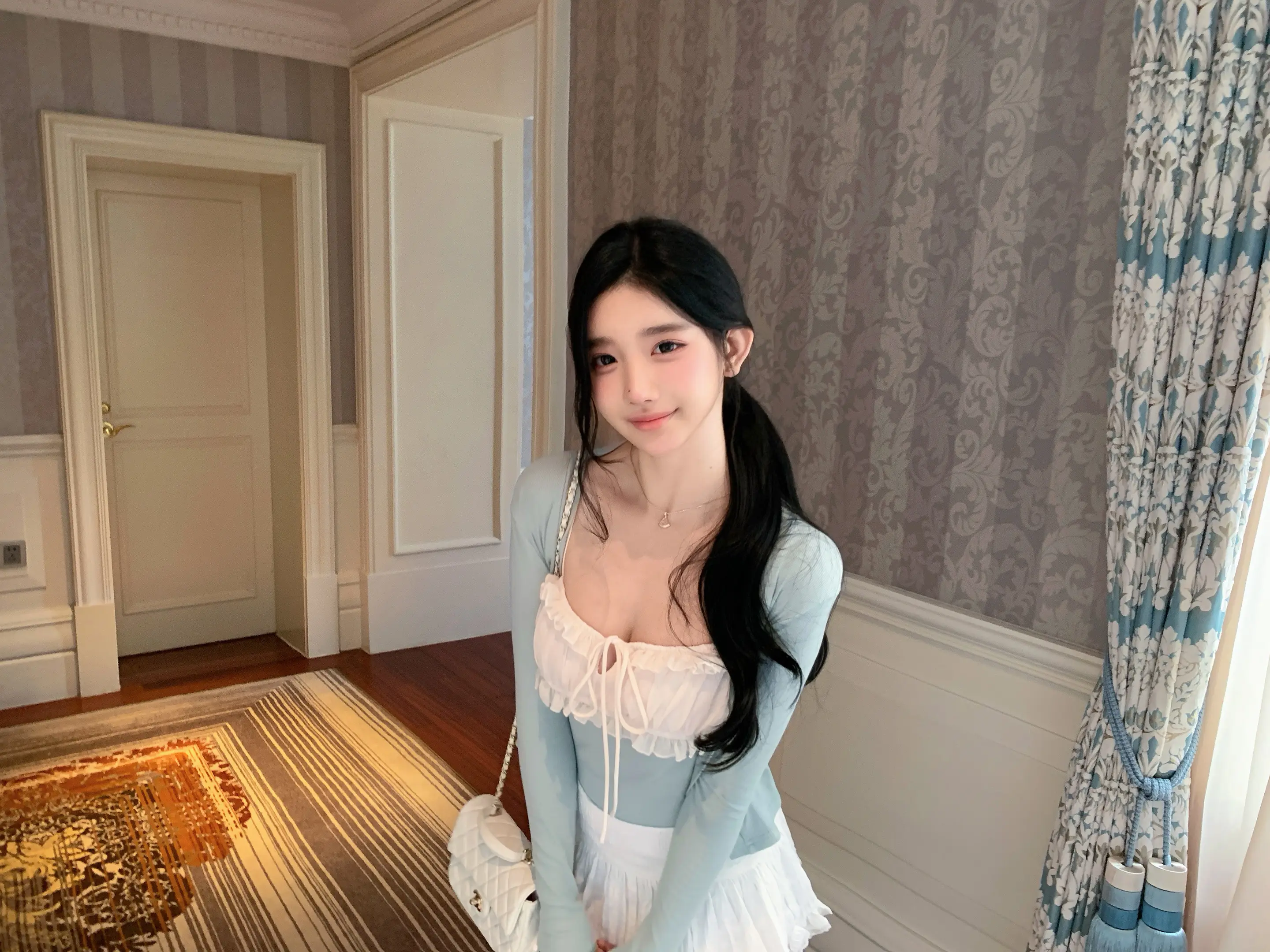 哭包小姐 展信佳 我依然坚信人生而独行。