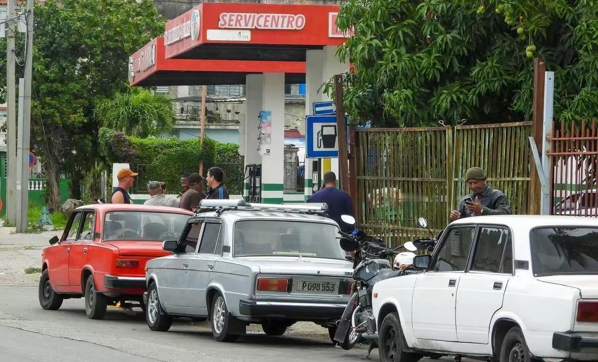 古巴燃料枯竭或将促使全球各国大力发展电动汽车。
因美国实施极限封锁，古巴燃料即将