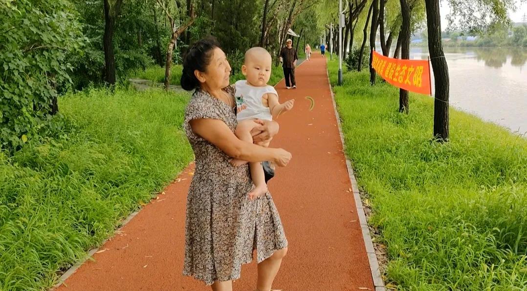 #用一句话来形容你此刻心情#我此刻的心情是有苦无处诉