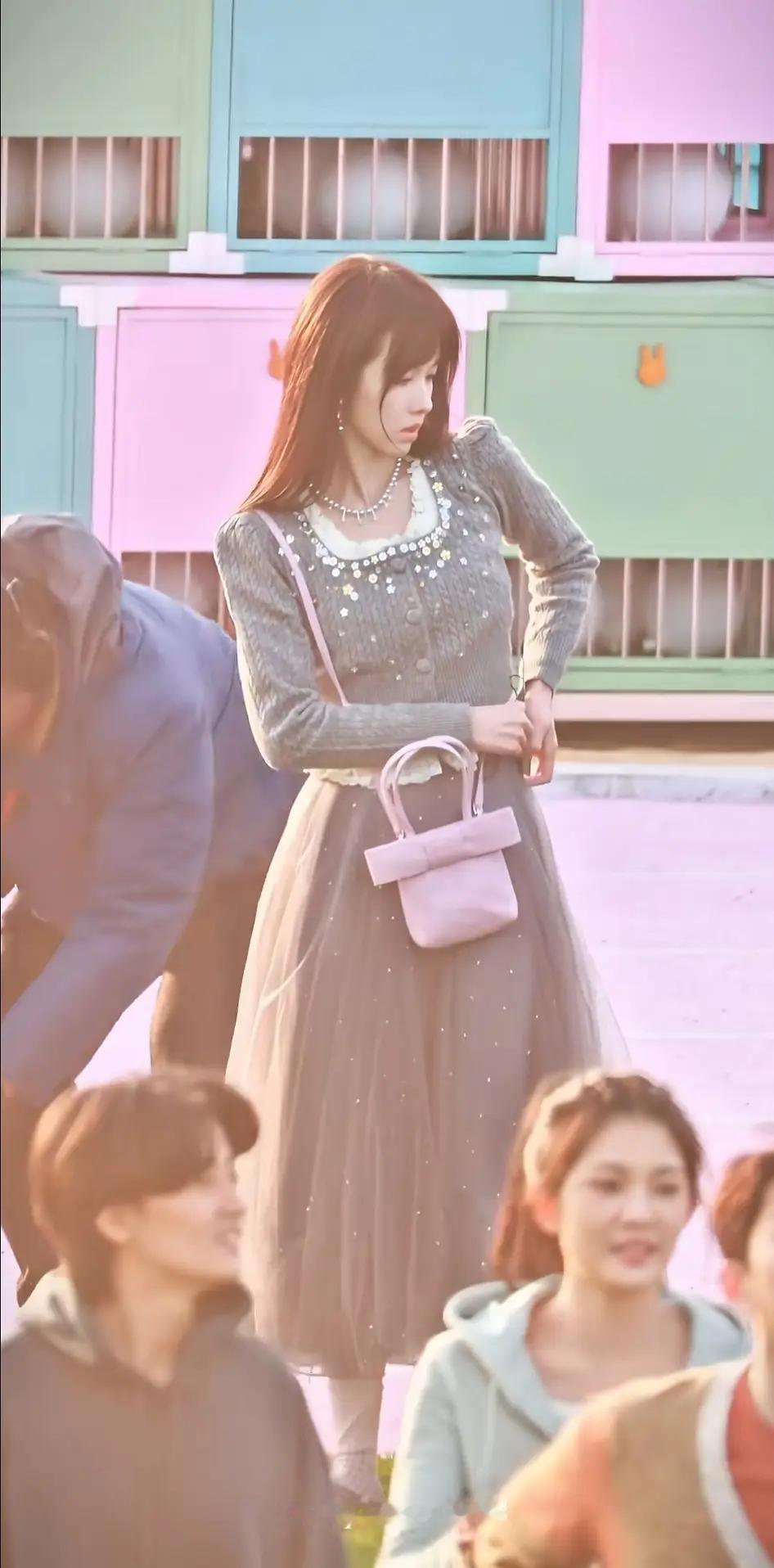 陈都灵玩偶新路透好嫩呀，像古早韩剧小白花 