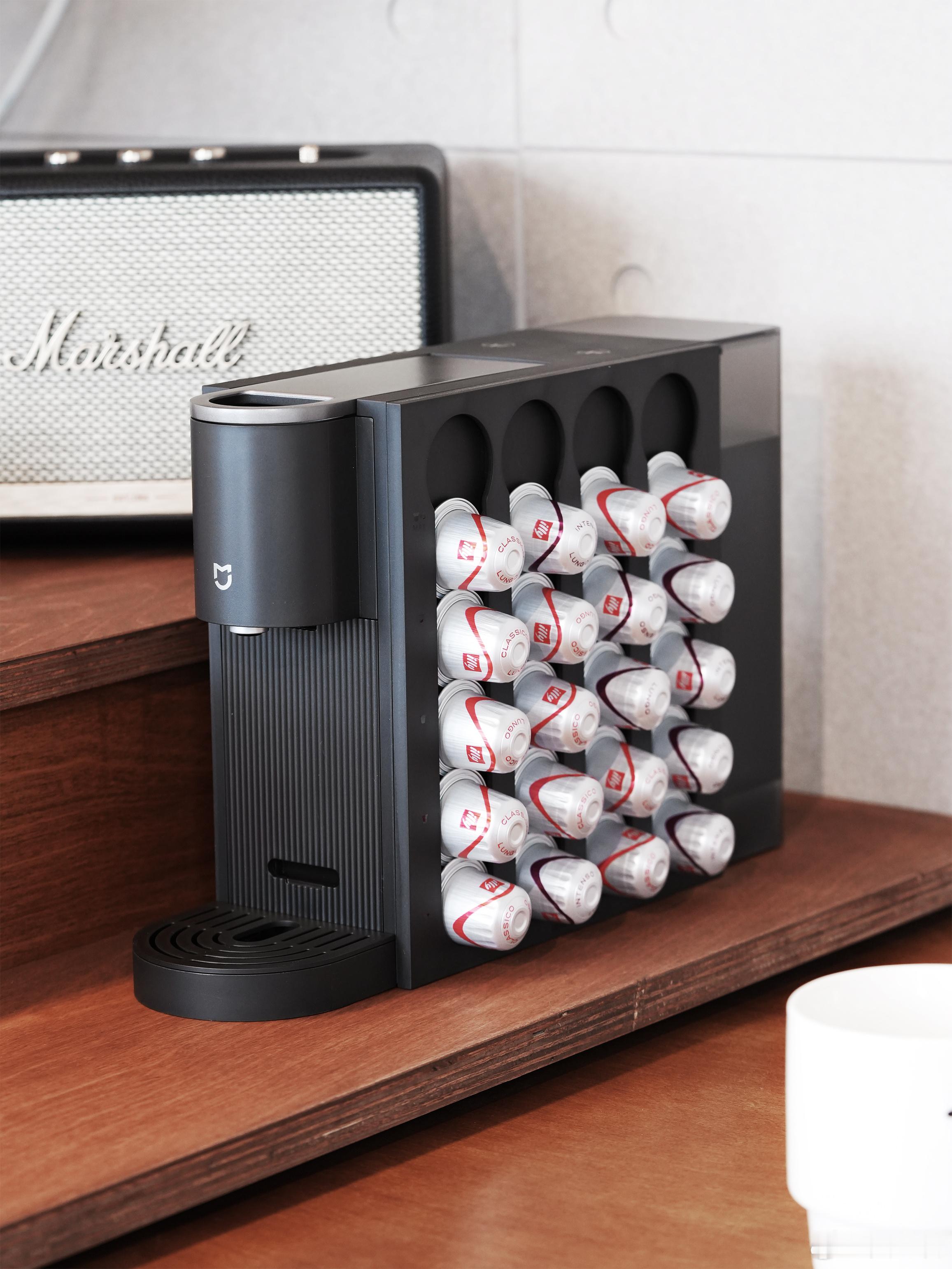 米家也是有咖啡机的！米家胶囊咖啡机S1，整机非常小巧，我最喜欢的是它侧面就有磁吸