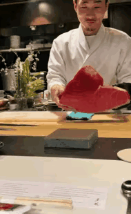 一个月的工资能不能吃上一块？