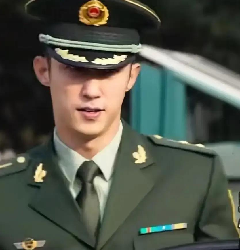 黄景瑜杨洋成毅被吐槽演谁都像自己，我刷完剪辑差点笑出声。
三人的剧照摆一起，全是