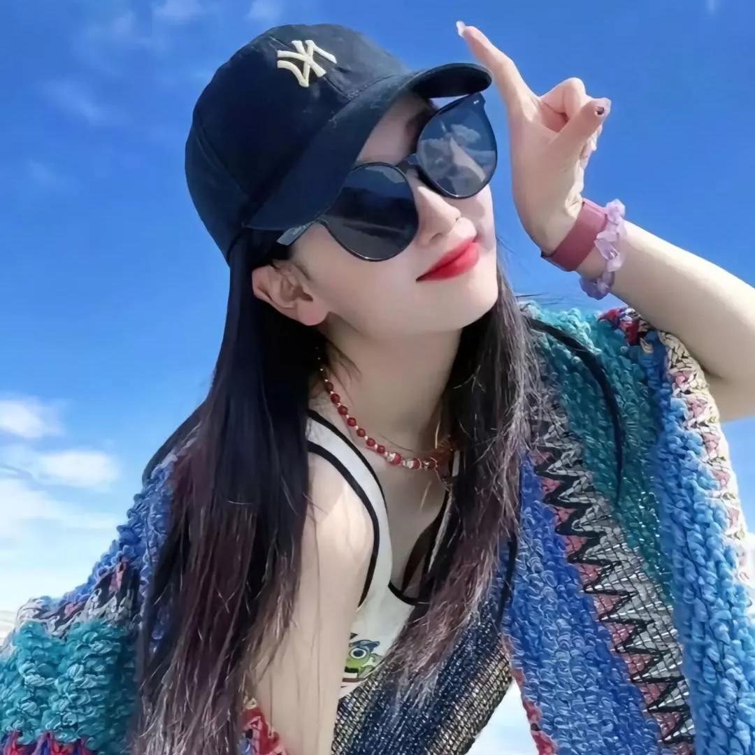 夏日海滩穿搭指南，复古墨镜+花式围巾复古蓝丝巾 复古风丝巾 帽子丝巾 沙滩巾穿搭