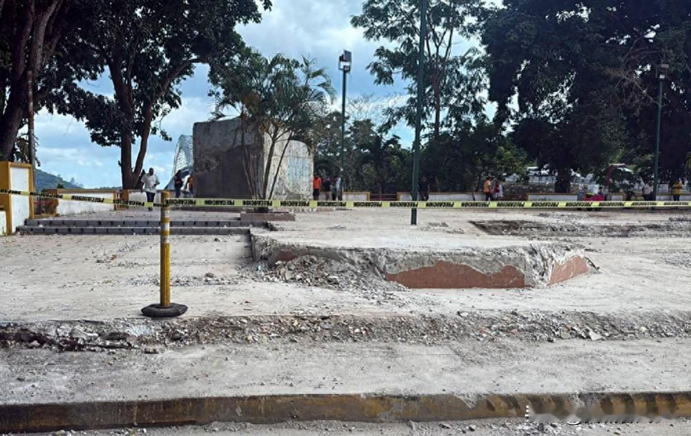 华人纪念碑拆除：深夜的震惊与未来的路
12月27日深夜，事情发生了，阿赖汉市政府