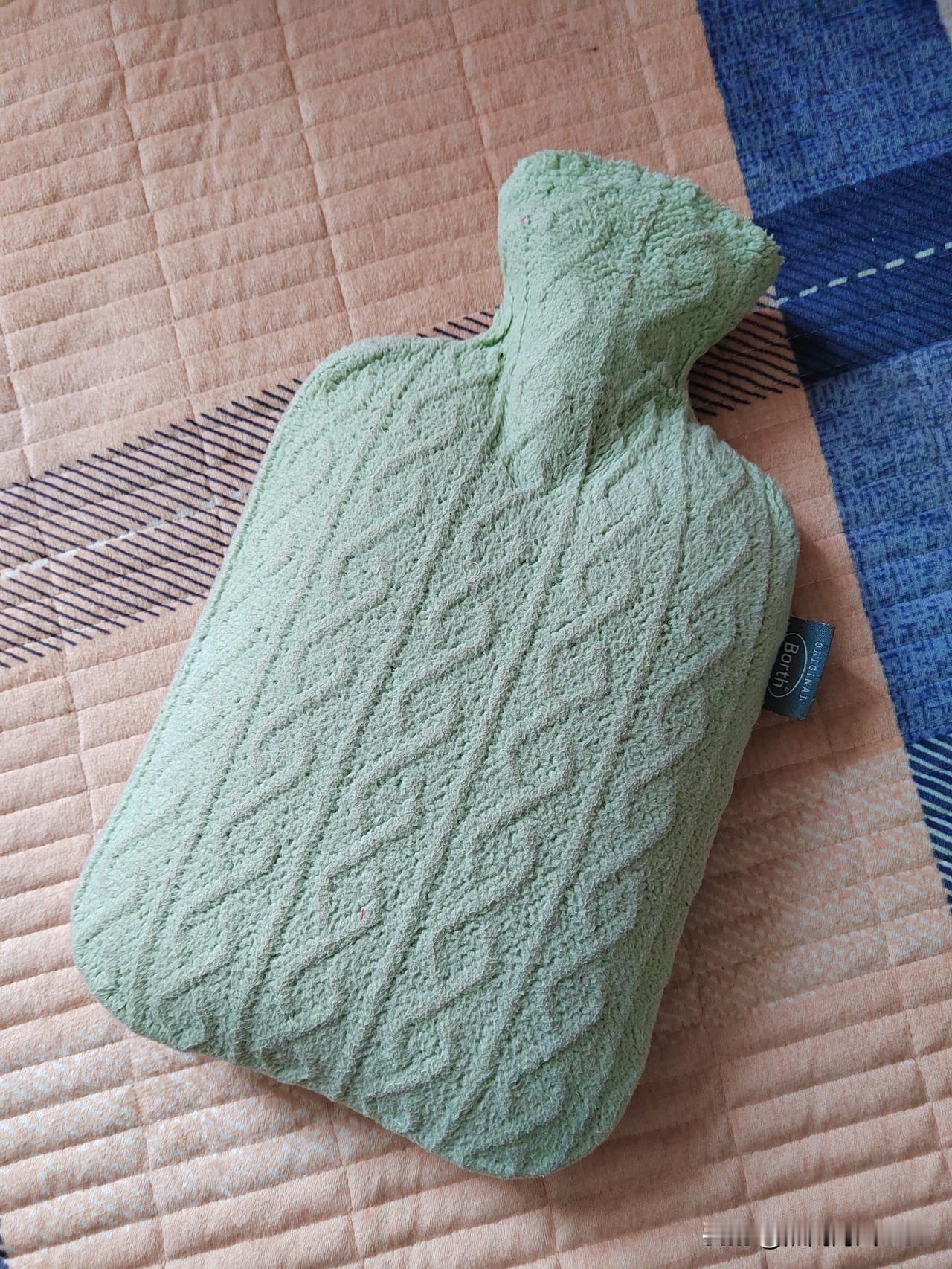 真是计划没有变化快，上两天刚收起来的热水袋，今天又把他请出来了！

外面阴天，最