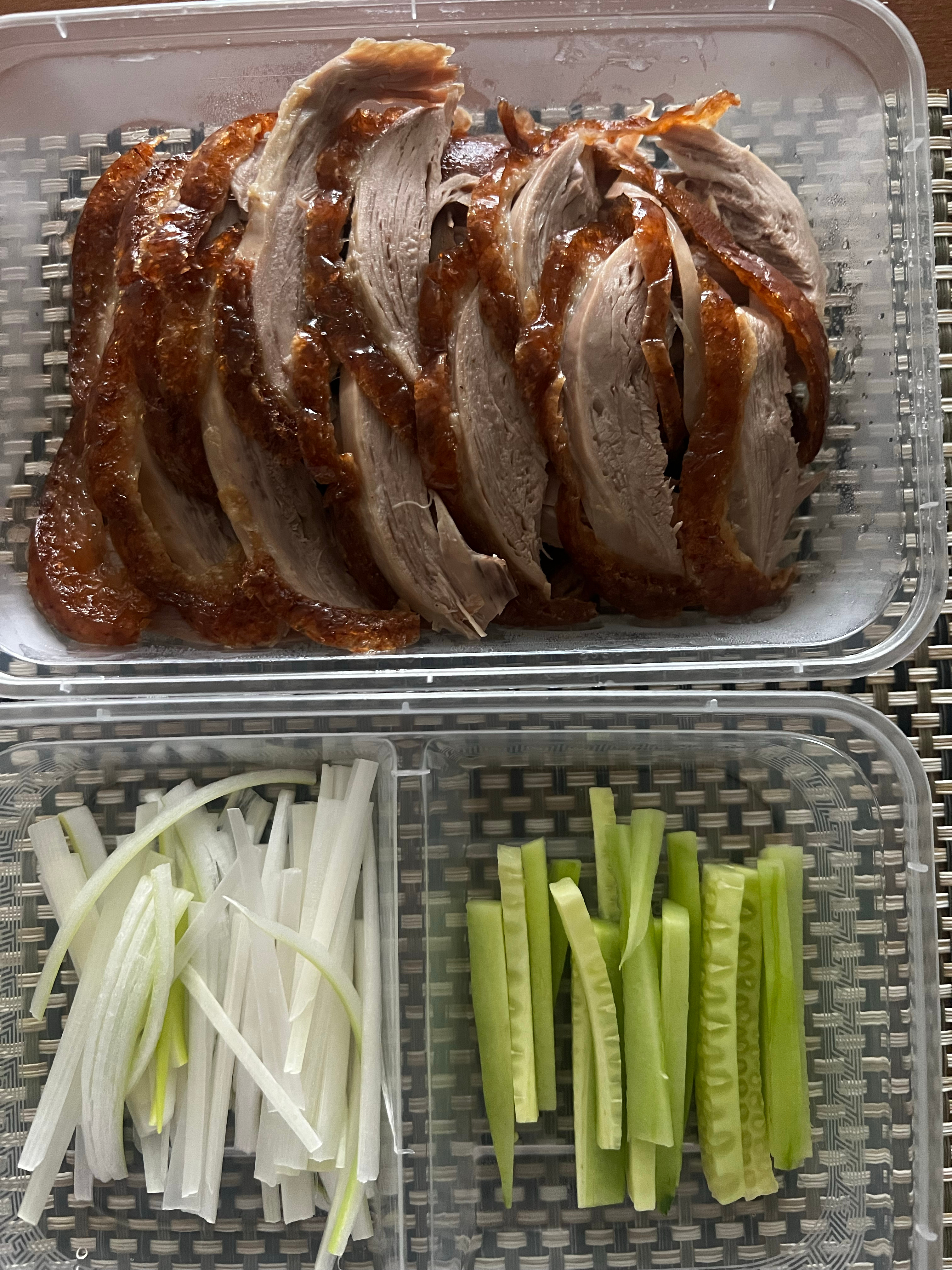 今早想借散步去南城香吃早饭，并走私一根油条，结果去了后发现，竟然满座，出现了端着