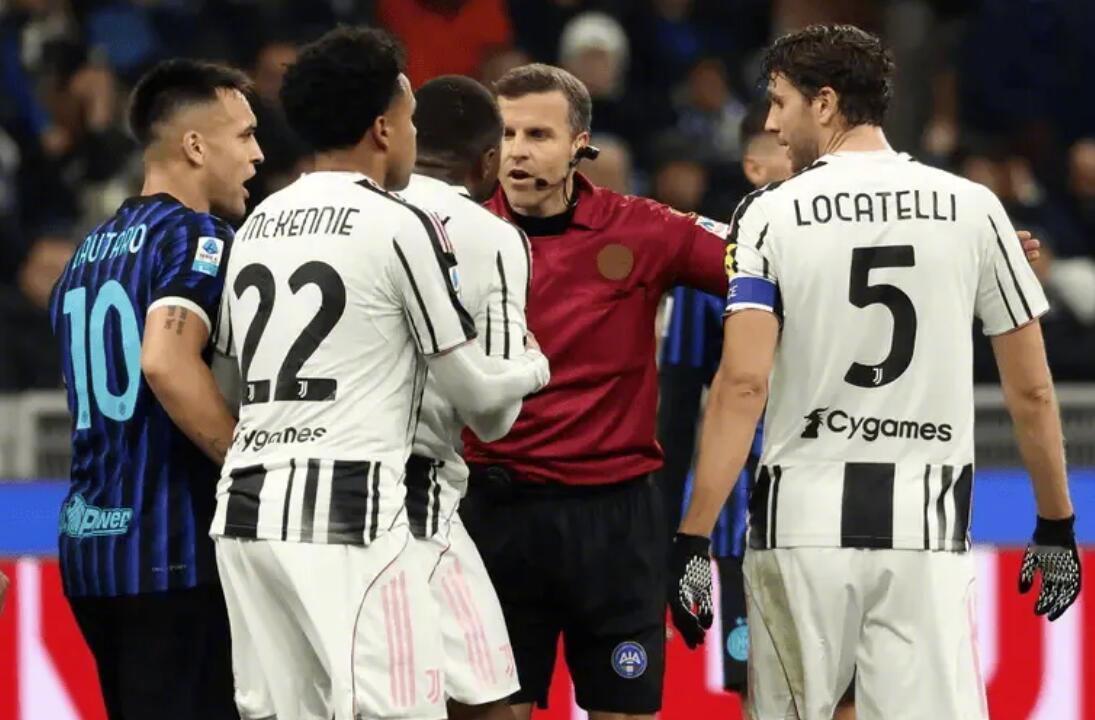 在接受安莎社电话采访时，意大利足球裁判机构的主管詹卢卡-罗基承认了当值主裁判拉佩