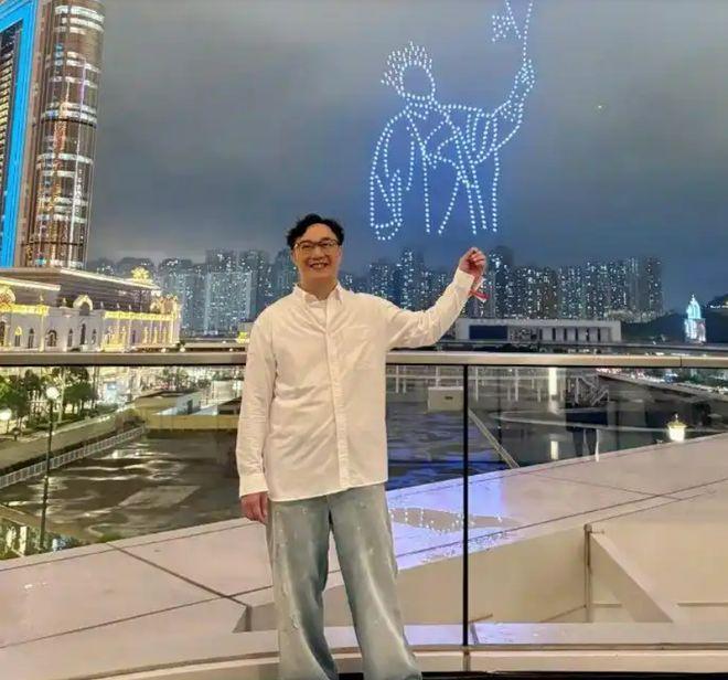 陈奕迅最近说，
他得了焦虑症，
而且还不敢告诉妈妈，
怕她老人家担心。

没想到