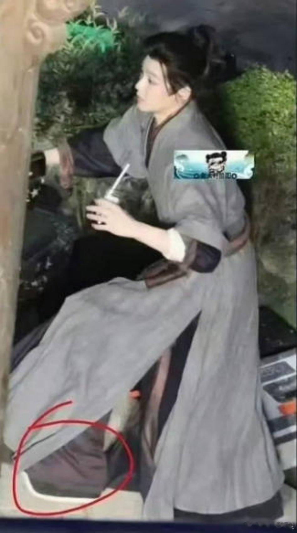 侯明昊穿这么高的鞋真的不会崴到脚吗