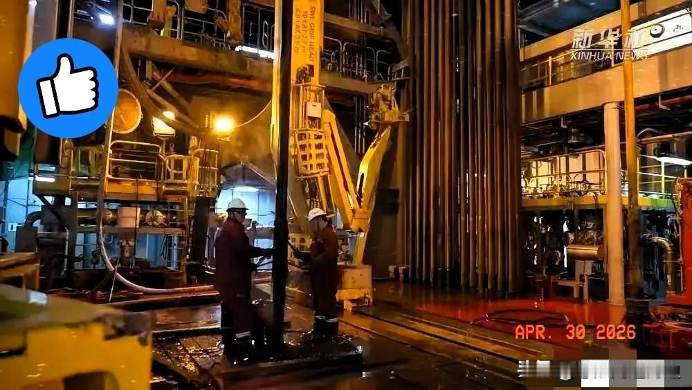 中国一口气挖出13个亿吨级大油田，外媒彻底破防。4月29日，自然资源部甩出惊天喜