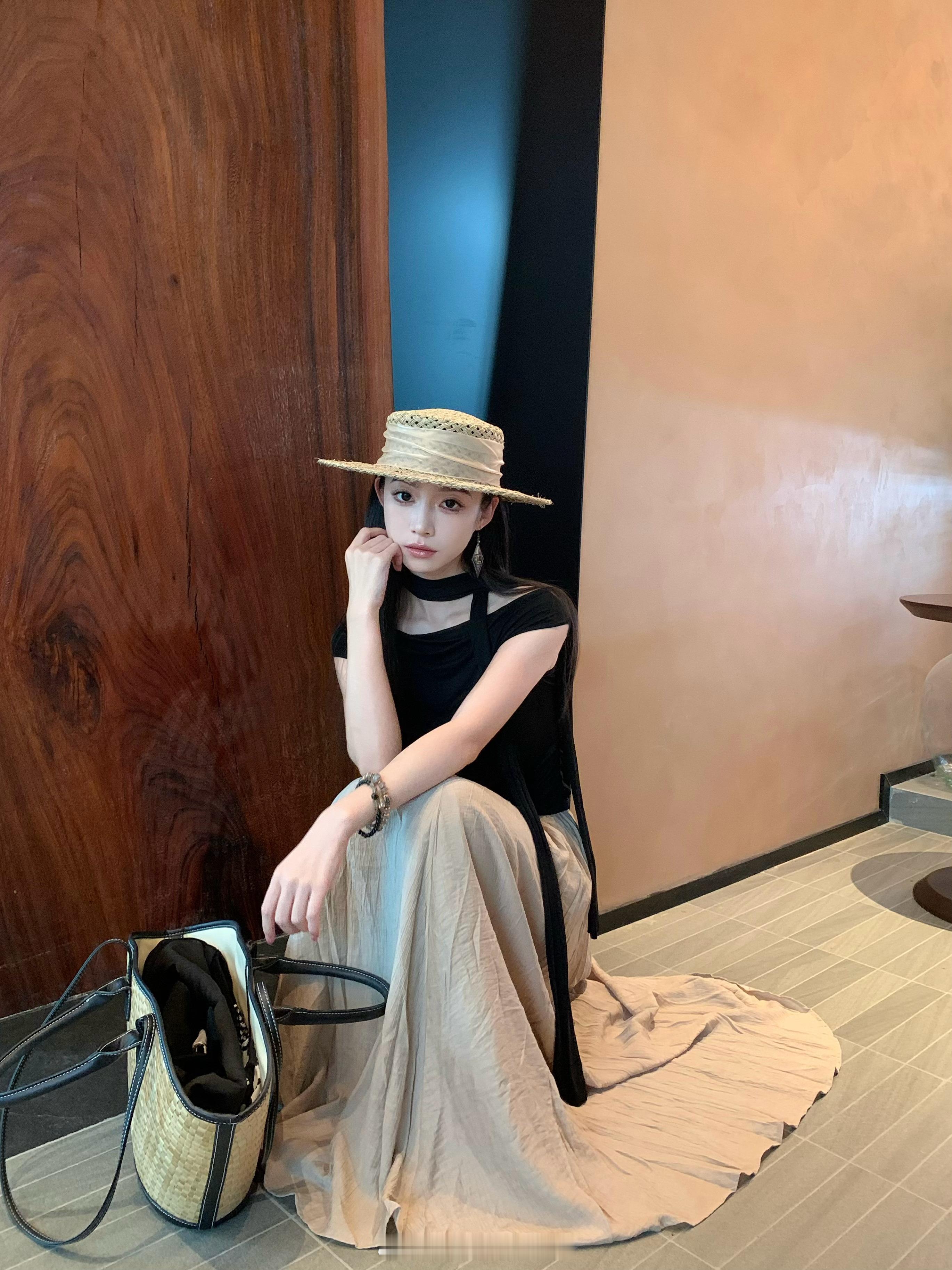 SIMONA XIZI 🕰️ 7/10 20:0018图合集🥂比漂亮更有感觉