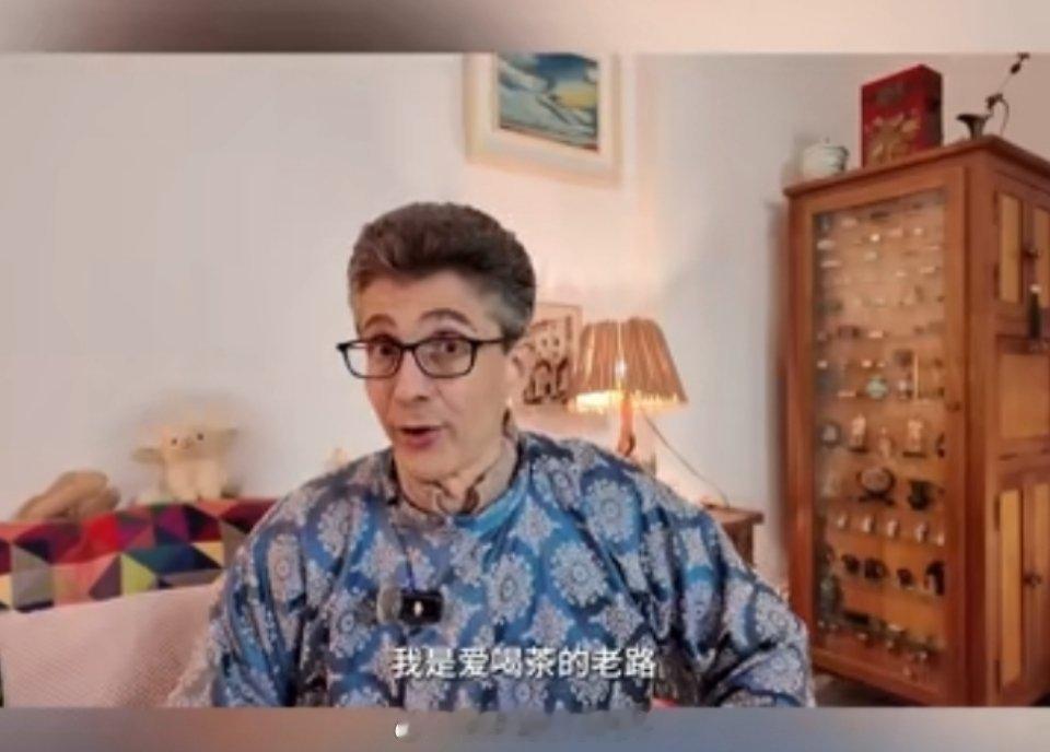 法国大叔用杭州径山抹茶换新年祝福 这法国大叔老路太会玩了！用抹茶换祝福，这创意也