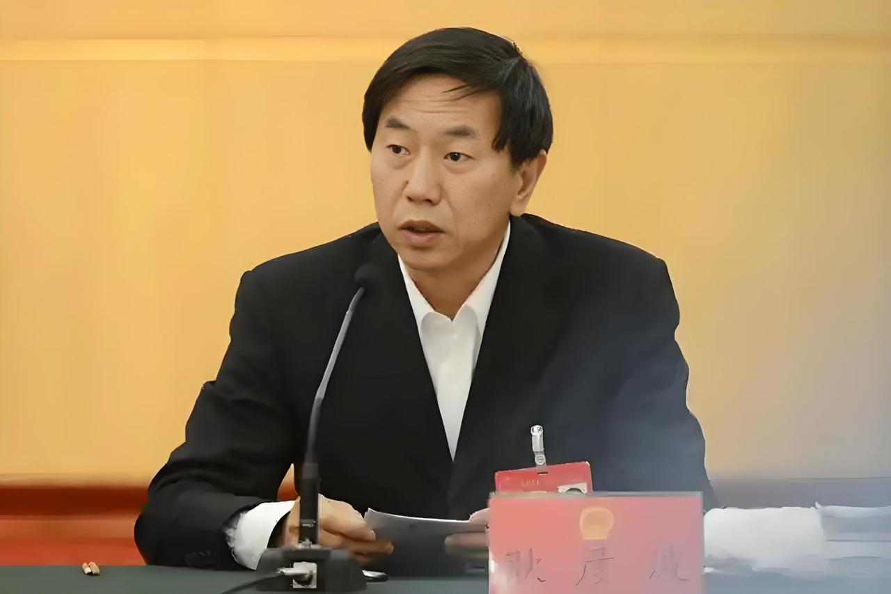 [中国赞]2000年，山西灵石县县长耿彦波，因工作调任要离开灵石，当地老百姓得知