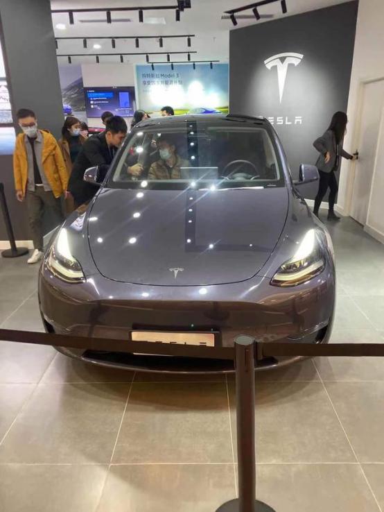 特斯拉打的一手好算盘，不管新上市的Model Y怎么样，只要价格给到位了，先吃一