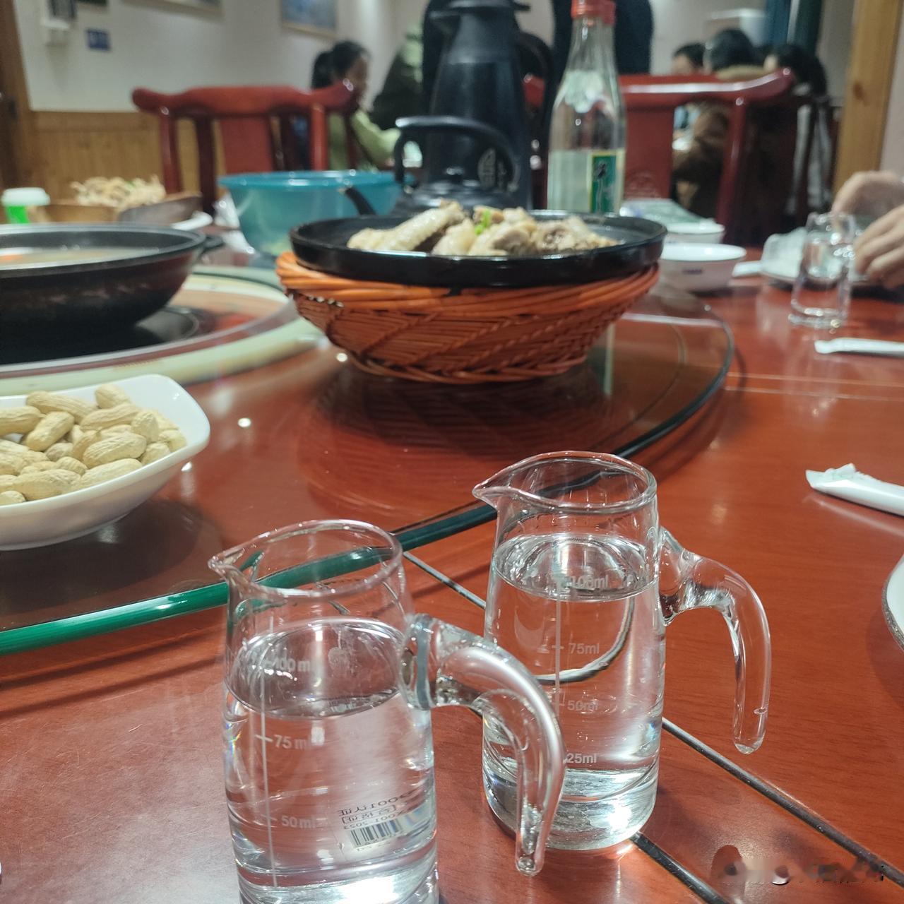 “笑贫不笑娼”这句话在多个领域都适用！曾兼任我们单位法人的领导进去了三年，放出来