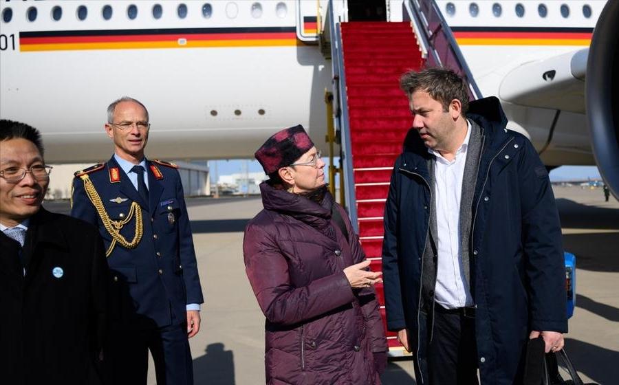 德国媒体报道说，财政部长兼副总理克林拜尔喊话中国说：“我们需要对话”，的确，他冒