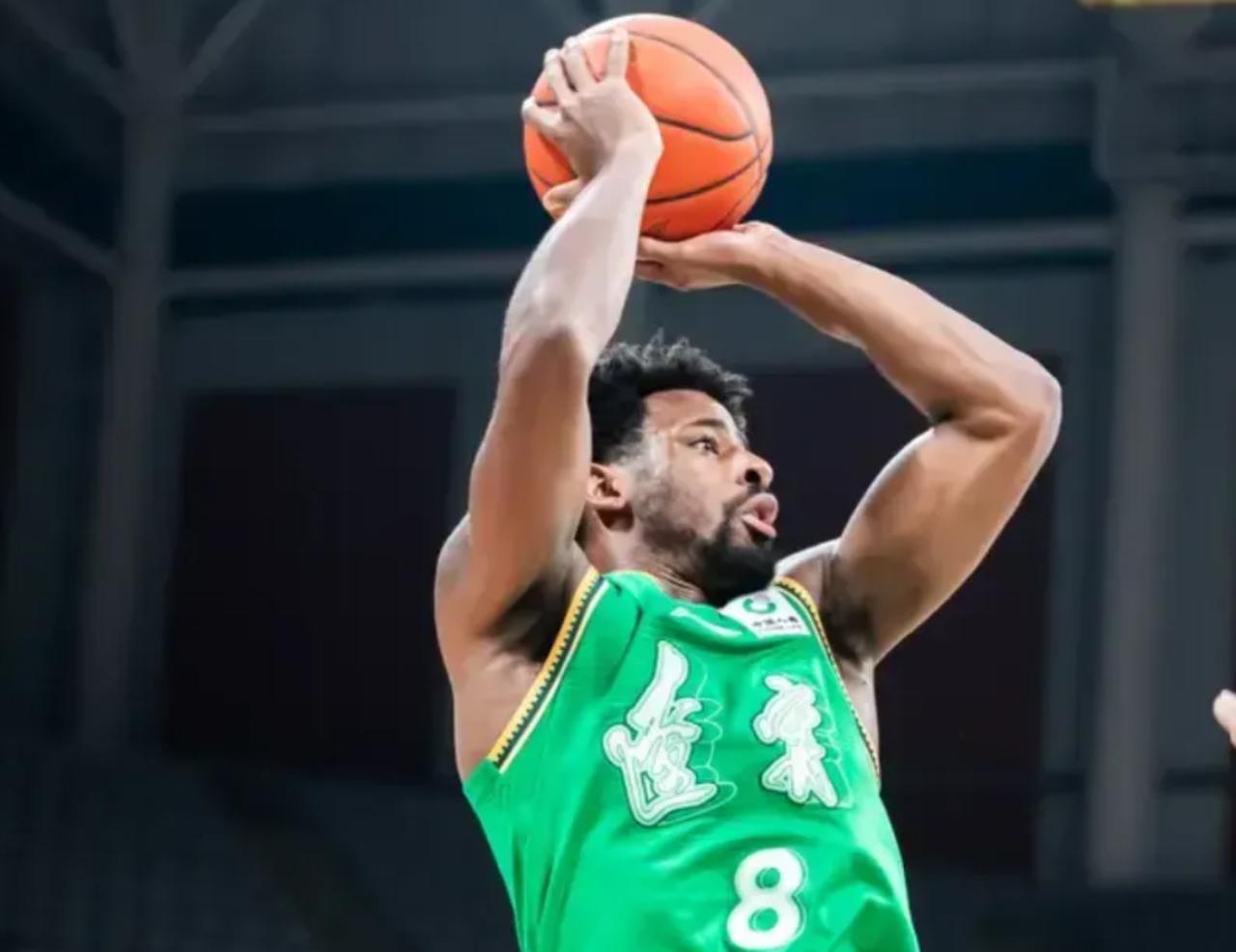 无人相送，辽宁队外援布罗金顿今天离开沈阳！
CBA赛场又传来一则消息，辽宁队官方