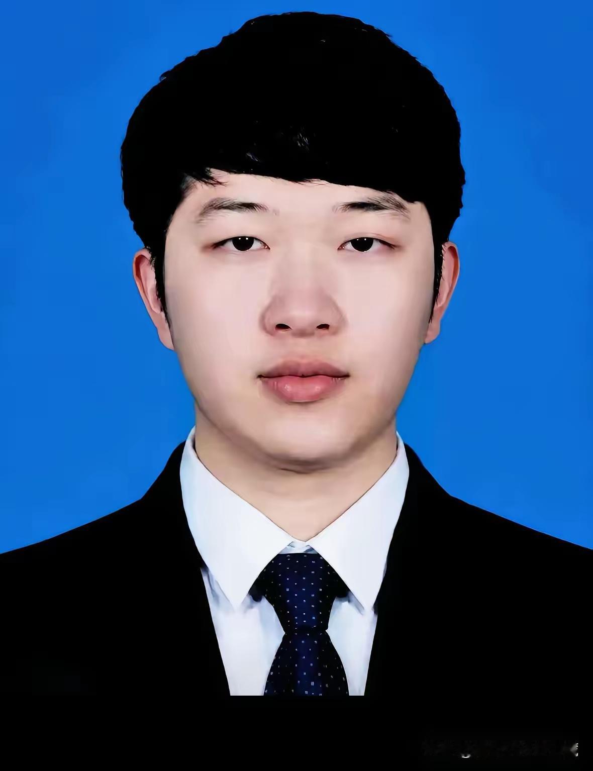 全网含泪致敬！后脑被菜刀劈开，29岁医生拼死护住8个月孕护士，这才是医者仁心。