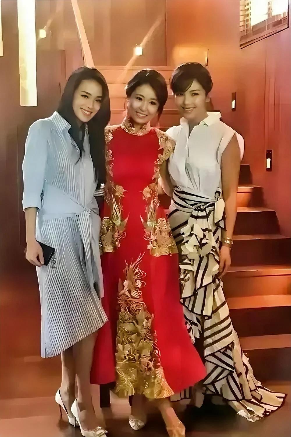 这次刘涛完胜，衣服最美，身材最好，颜值最好，作品最多。中间的人气高，长相甜美，但