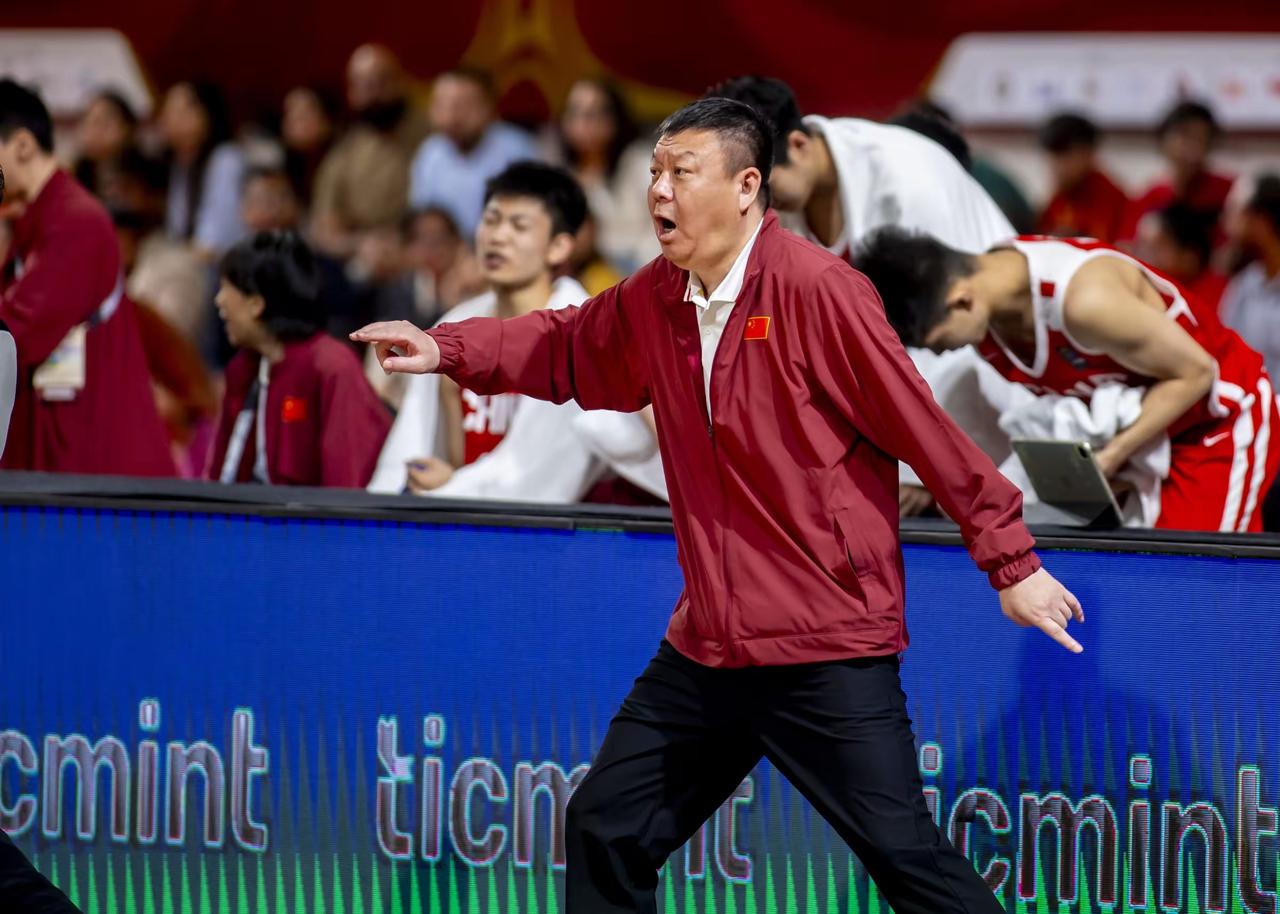 同样是集训，为什么U18男篮集训一年多也没有厌倦，但是国家队三个月集训就崩溃了，