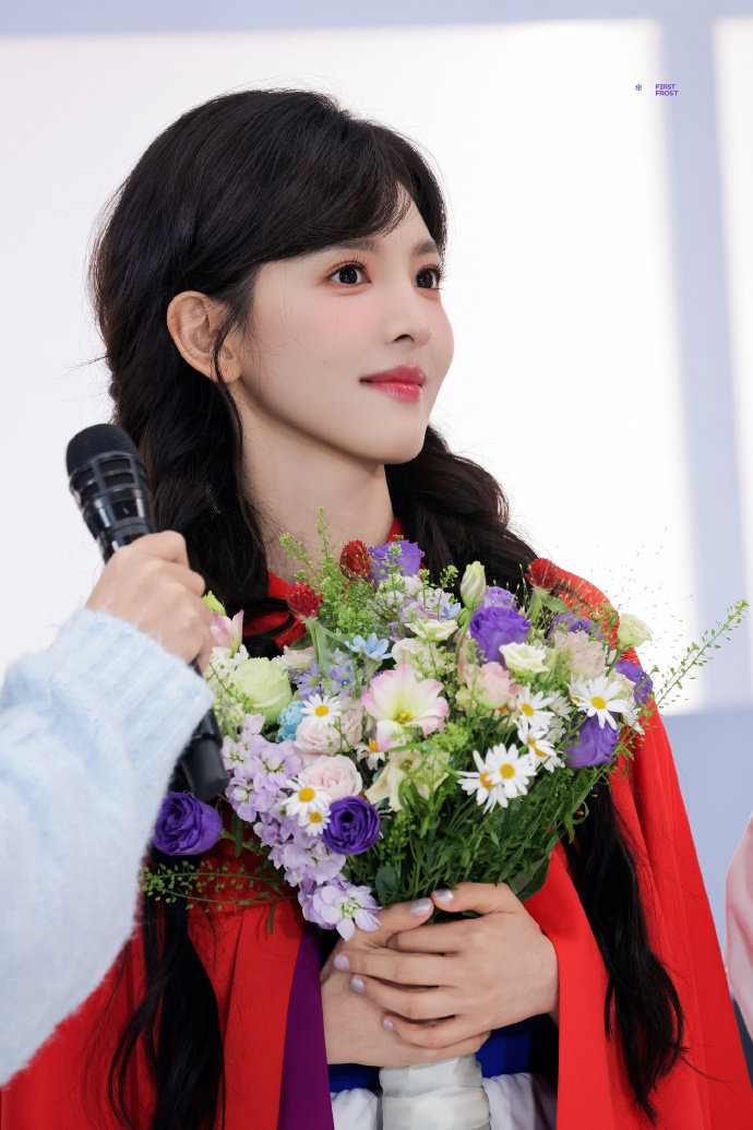 合唱现场大型“错位心动”！妹妹眼里是你，你眼里是自己的歌声，反差萌绝了！ 