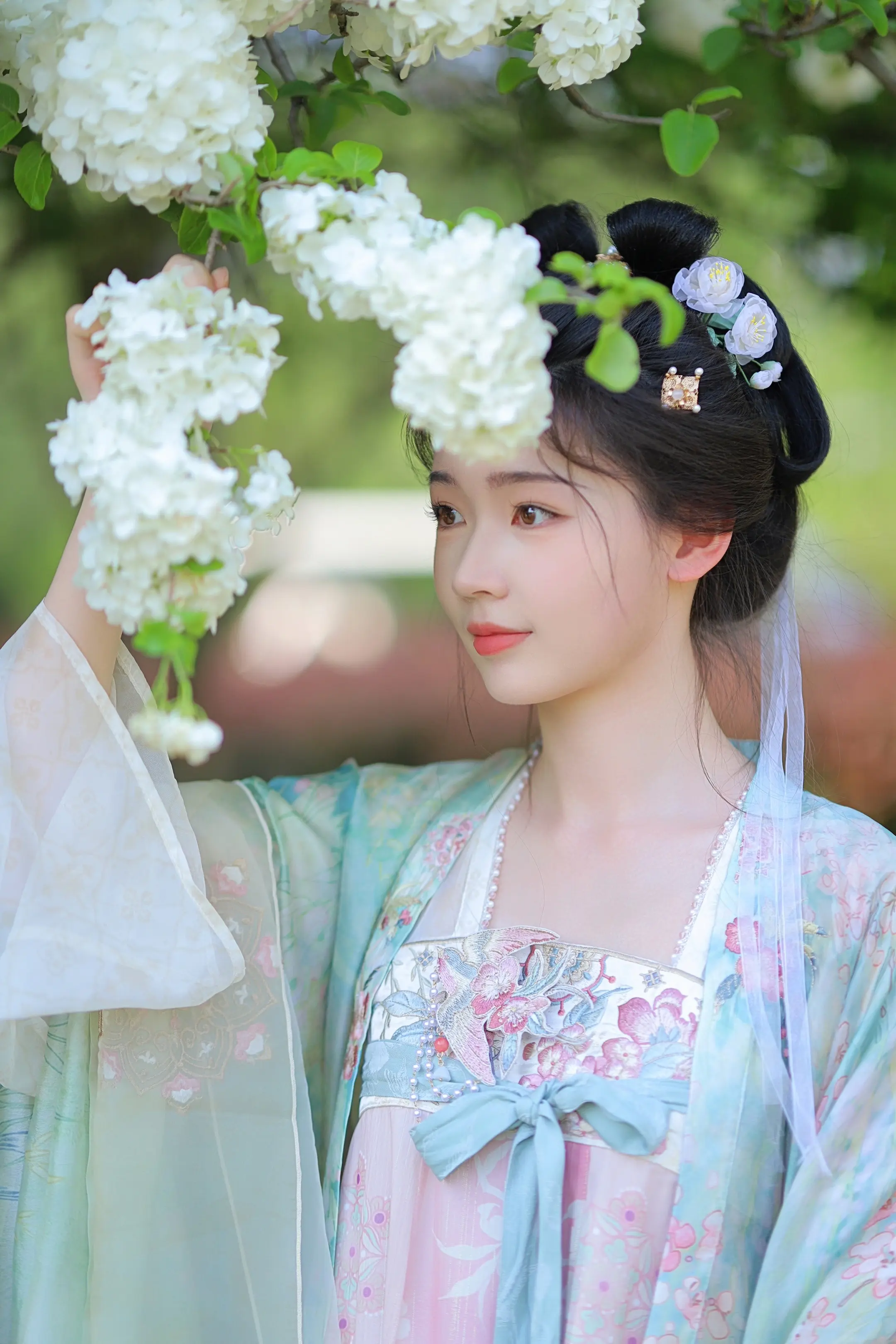 一抹春妆赴春光。