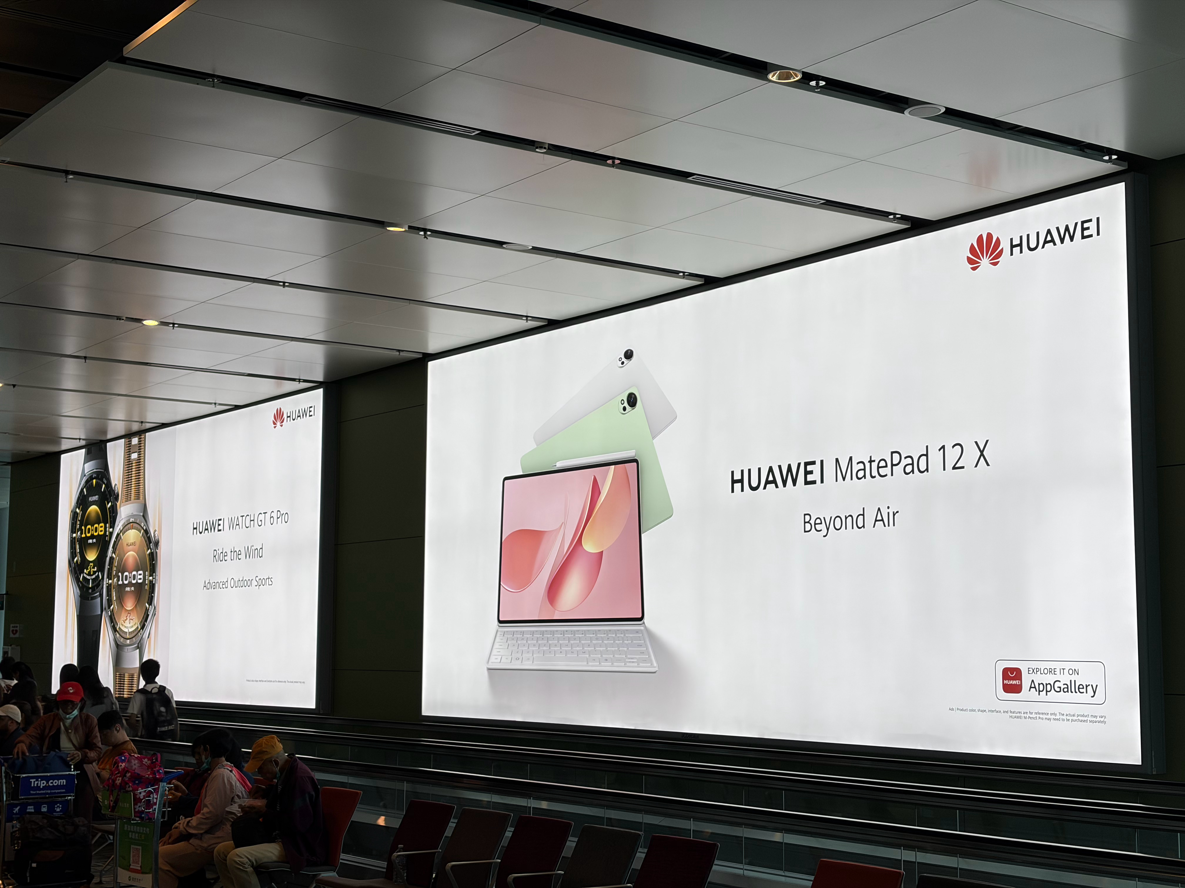 刚落地就看到华为广告了，华为GT6 Pro和MatePad Air 新加坡·新加